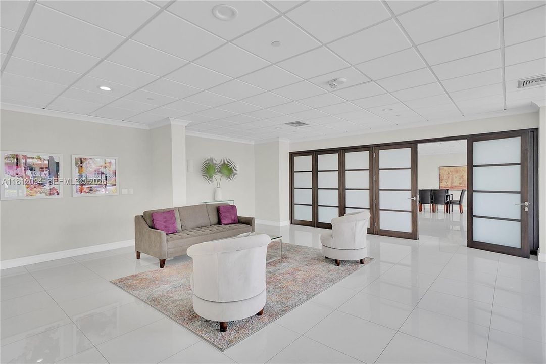 На продажу: $419,000 (2 спален, 2 ванн, 1270 Квадратных фут)