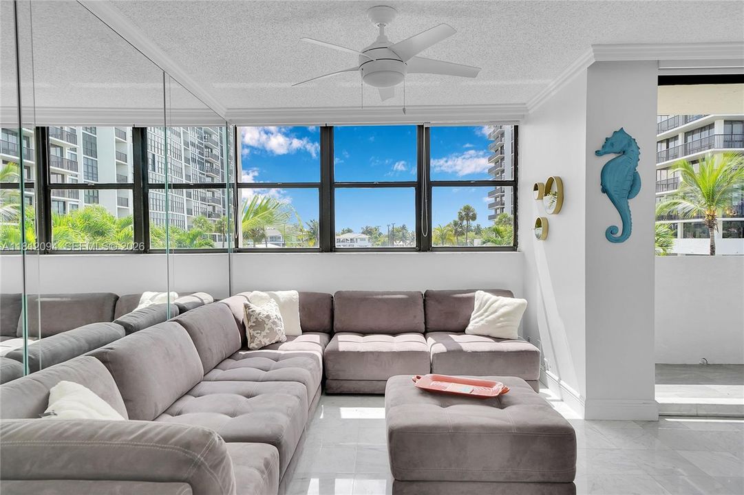 На продажу: $419,000 (2 спален, 2 ванн, 1270 Квадратных фут)