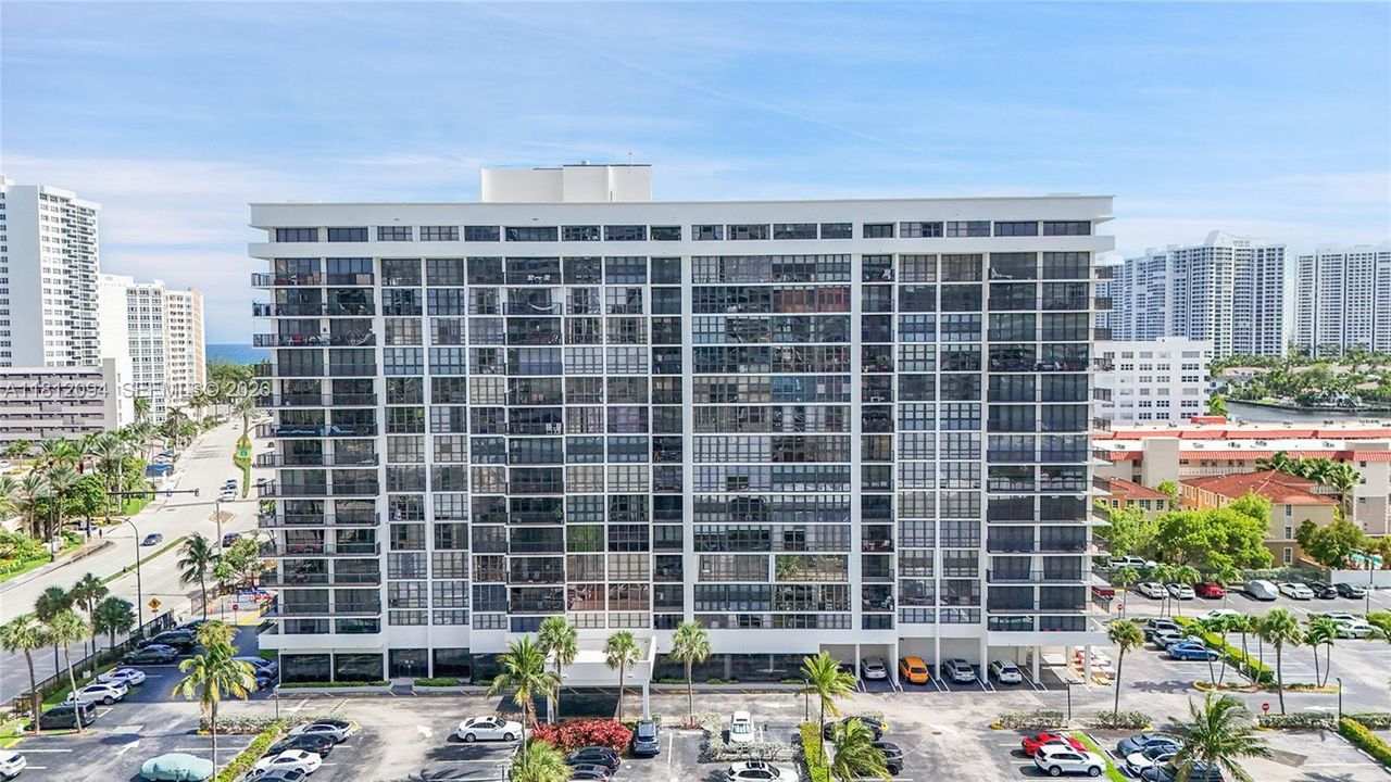 На продажу: $419,000 (2 спален, 2 ванн, 1270 Квадратных фут)