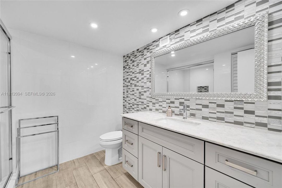 На продажу: $419,000 (2 спален, 2 ванн, 1270 Квадратных фут)