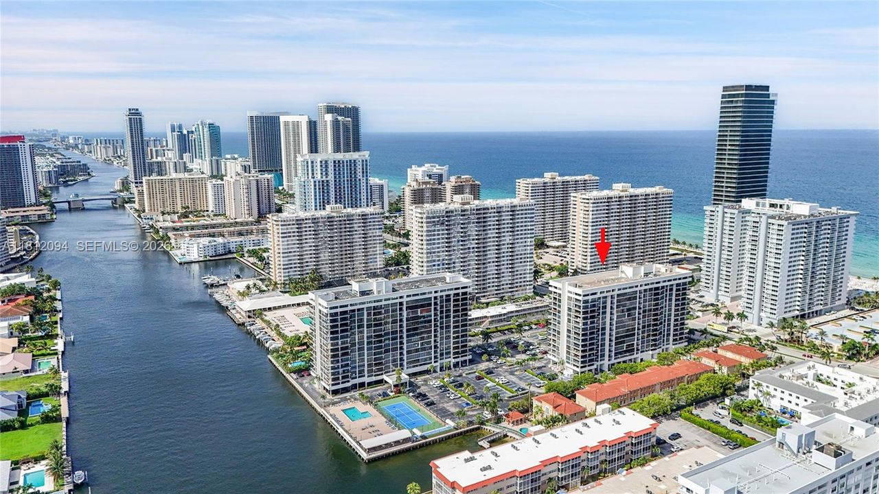 На продажу: $419,000 (2 спален, 2 ванн, 1270 Квадратных фут)