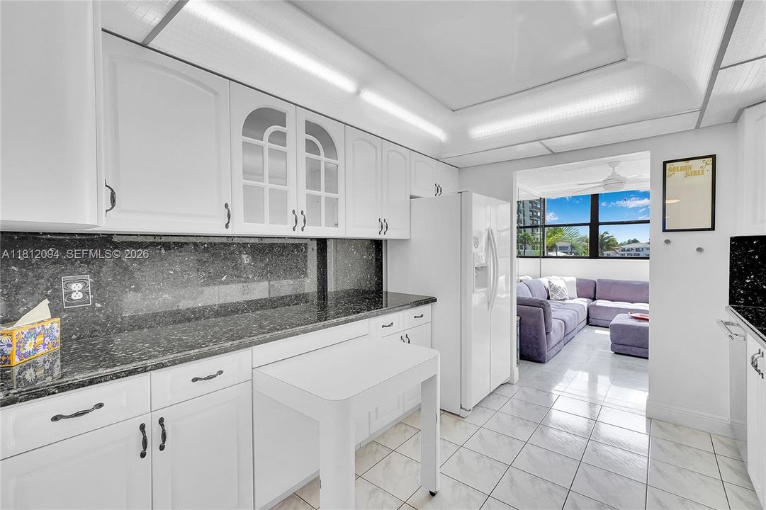 На продажу: $419,000 (2 спален, 2 ванн, 1270 Квадратных фут)