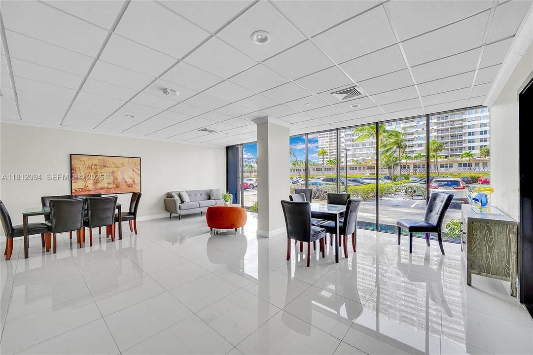 На продажу: $419,000 (2 спален, 2 ванн, 1270 Квадратных фут)