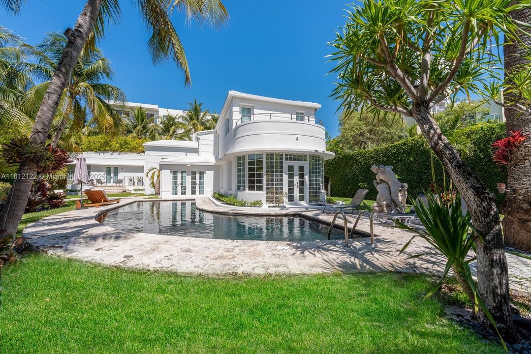 Под контрактом: $25,000 (4 спален, 4 ванн, 3725 Квадратных фут)