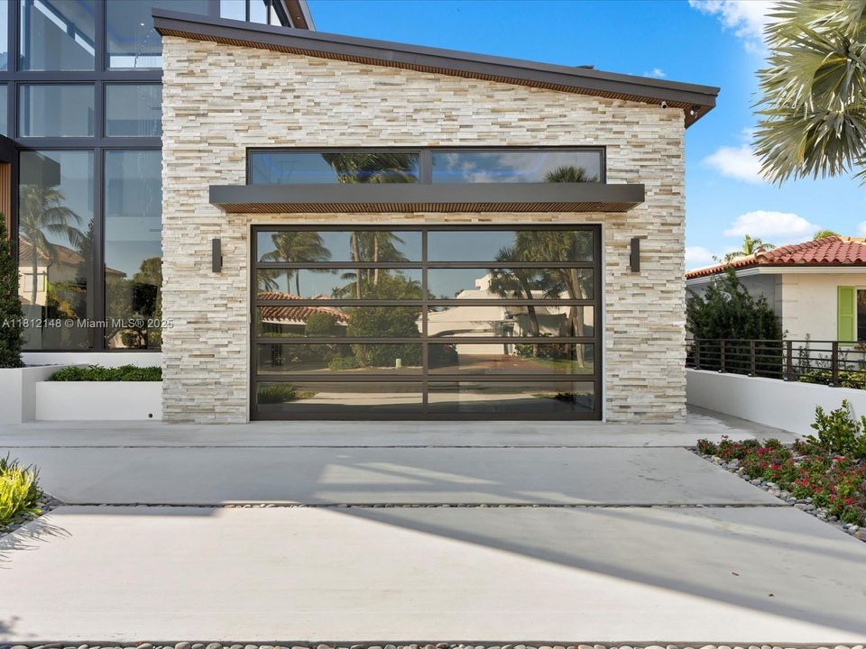 For Sale: $7,200,000 (5 beds, 5 baths, 6026 Square Feet)