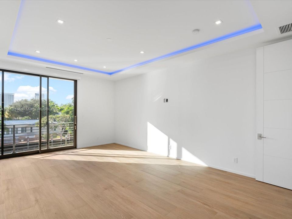 For Sale: $7,200,000 (5 beds, 5 baths, 6026 Square Feet)