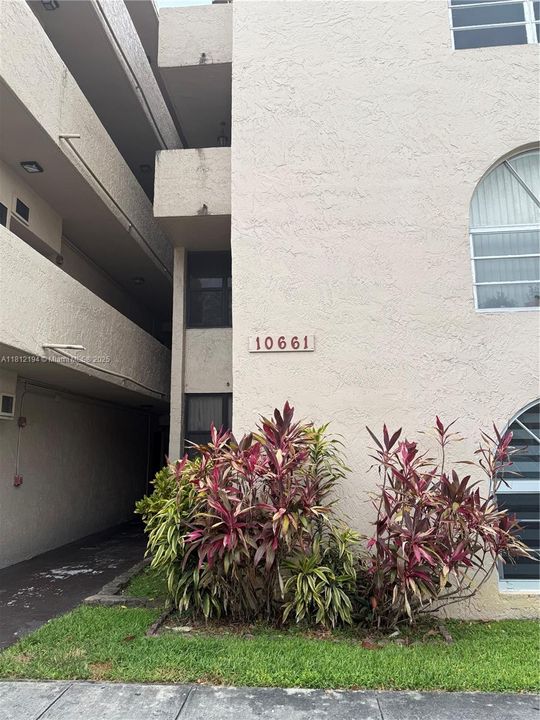 Activo con contrato: $248,000 (2 camas, 2 baños, 911 Pies cuadrados)