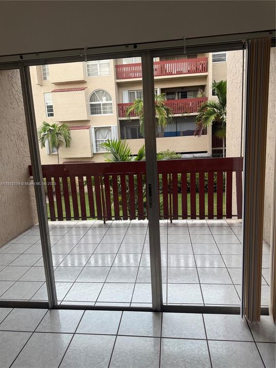 Activo con contrato: $248,000 (2 camas, 2 baños, 911 Pies cuadrados)