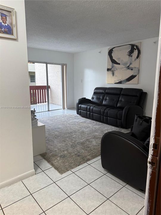 Activo con contrato: $248,000 (2 camas, 2 baños, 911 Pies cuadrados)