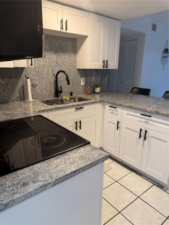 Activo con contrato: $248,000 (2 camas, 2 baños, 911 Pies cuadrados)