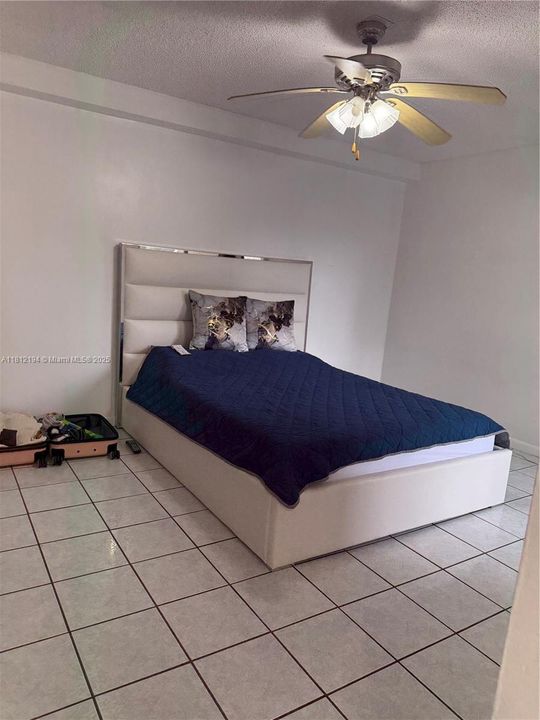 Activo con contrato: $248,000 (2 camas, 2 baños, 911 Pies cuadrados)