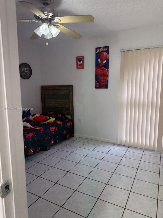 Activo con contrato: $248,000 (2 camas, 2 baños, 911 Pies cuadrados)