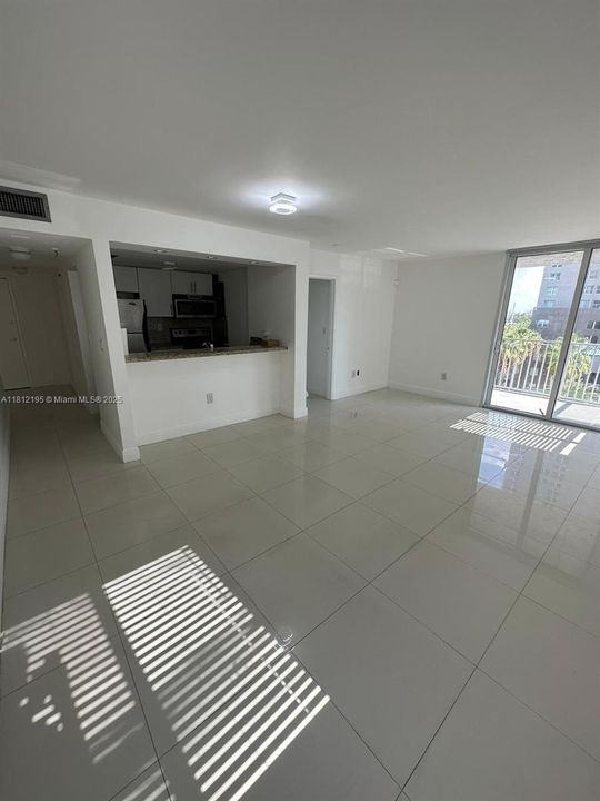 待售: $315,000 (2 贝兹, 2 浴室, 914 平方英尺)