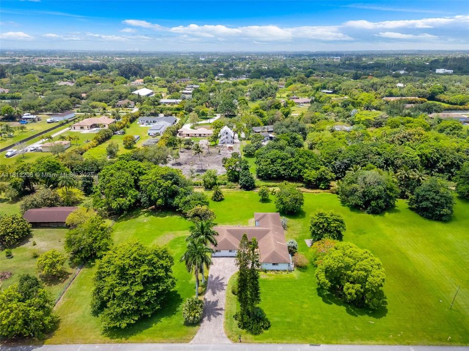 合同活跃: $1,699,000 (7 贝兹, 4 浴室, 3762 平方英尺)