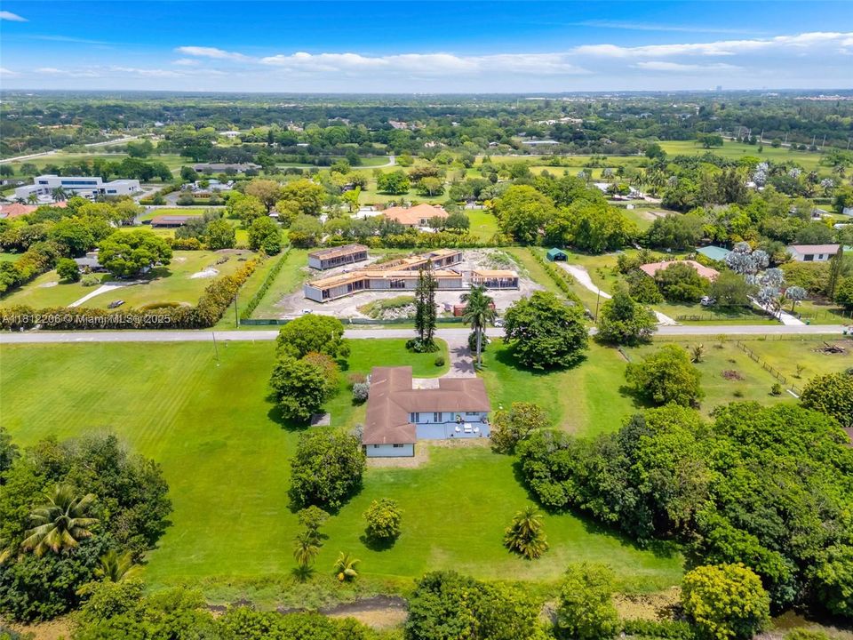 合同活跃: $1,699,000 (7 贝兹, 4 浴室, 3762 平方英尺)