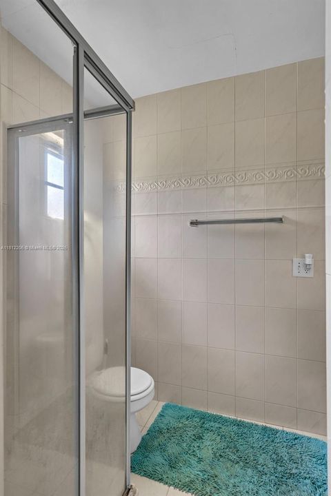 合同活跃: $1,699,000 (7 贝兹, 4 浴室, 3762 平方英尺)