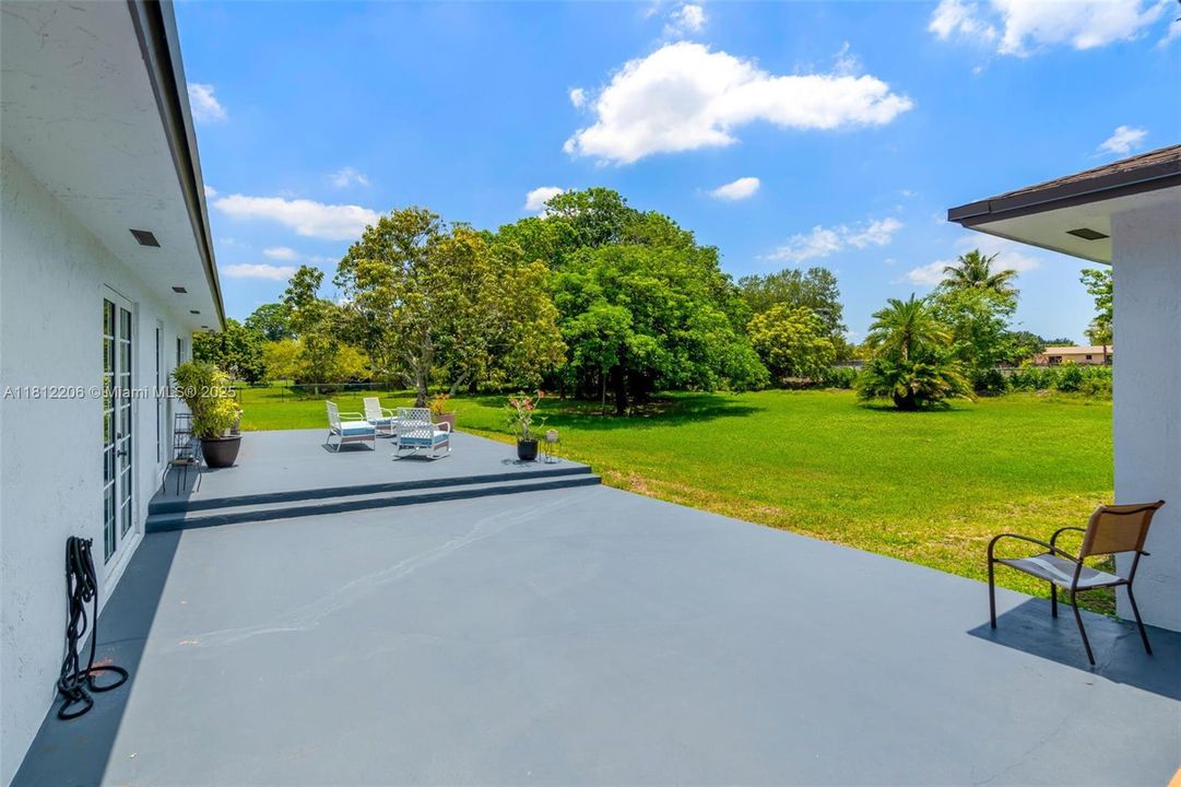 合同活跃: $1,699,000 (7 贝兹, 4 浴室, 3762 平方英尺)