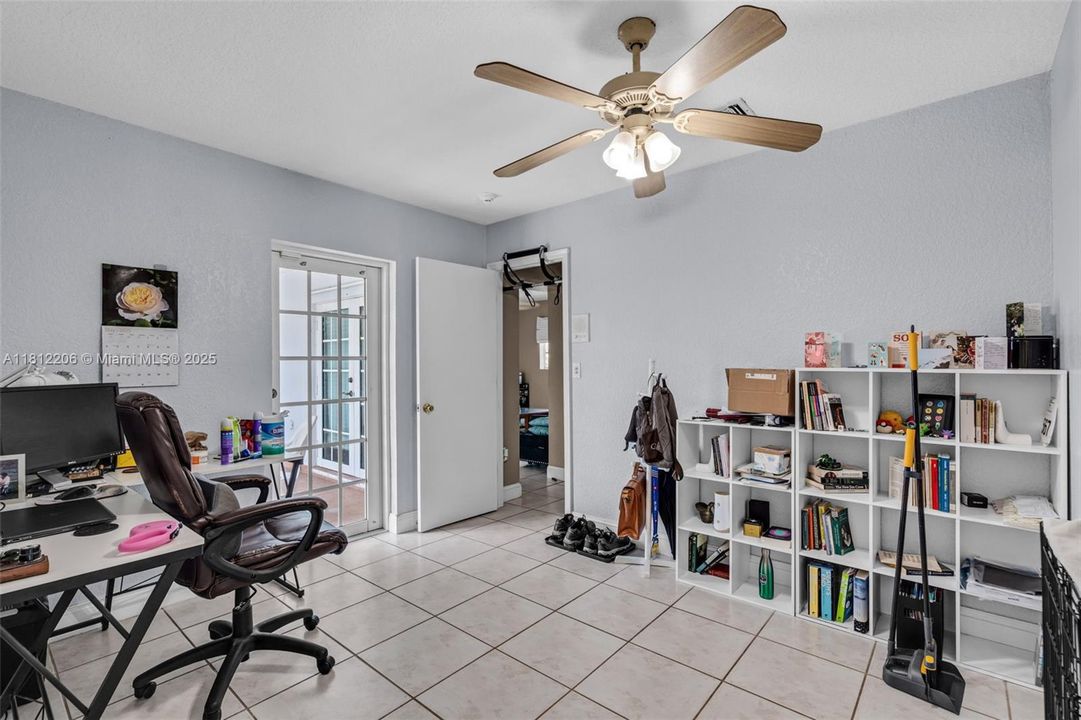 合同活跃: $1,699,000 (7 贝兹, 4 浴室, 3762 平方英尺)