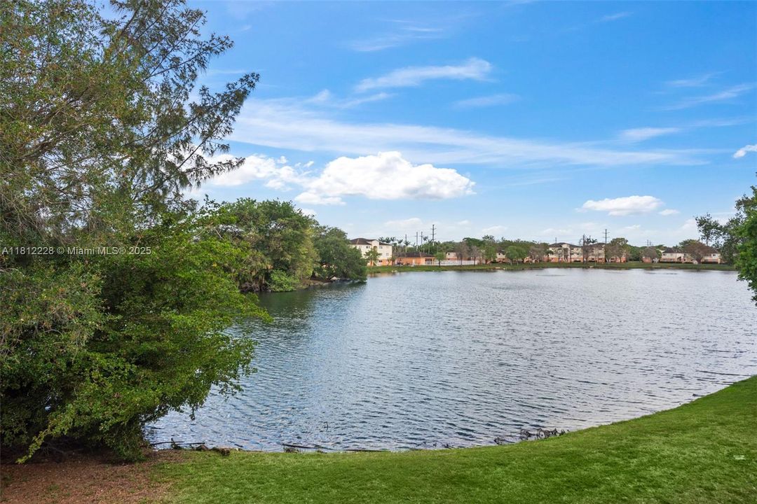 For Sale: $249,000 (2 beds, 1 baths, 749 Square Feet)