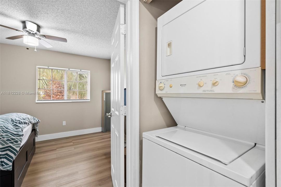 For Sale: $249,000 (2 beds, 1 baths, 749 Square Feet)