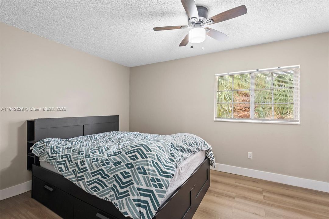 For Sale: $249,000 (2 beds, 1 baths, 749 Square Feet)