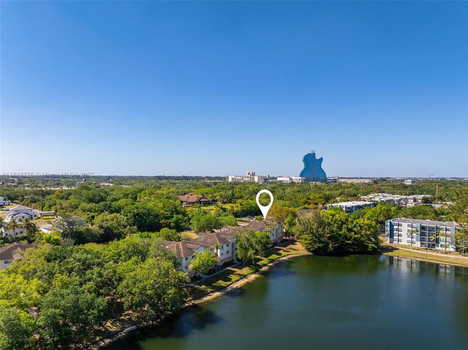 For Sale: $249,000 (2 beds, 1 baths, 749 Square Feet)