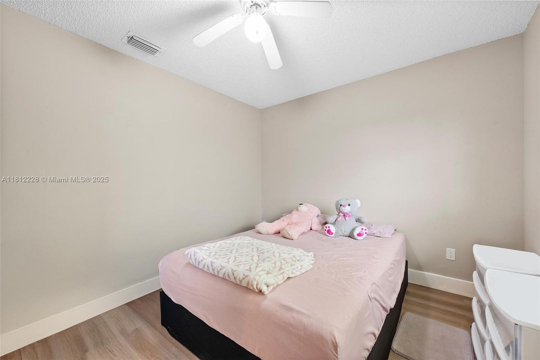 For Sale: $249,000 (2 beds, 1 baths, 749 Square Feet)