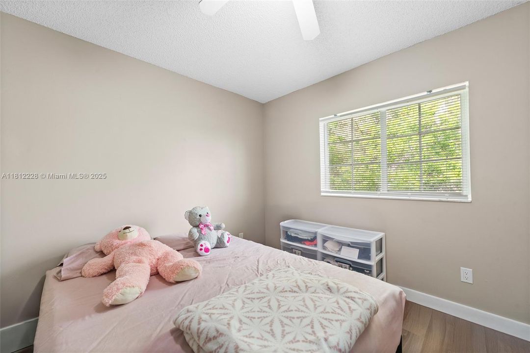 For Sale: $249,000 (2 beds, 1 baths, 749 Square Feet)