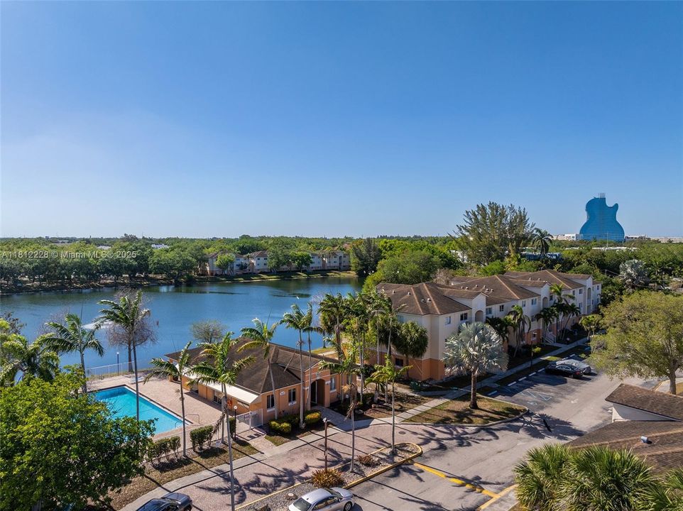 For Sale: $249,000 (2 beds, 1 baths, 749 Square Feet)