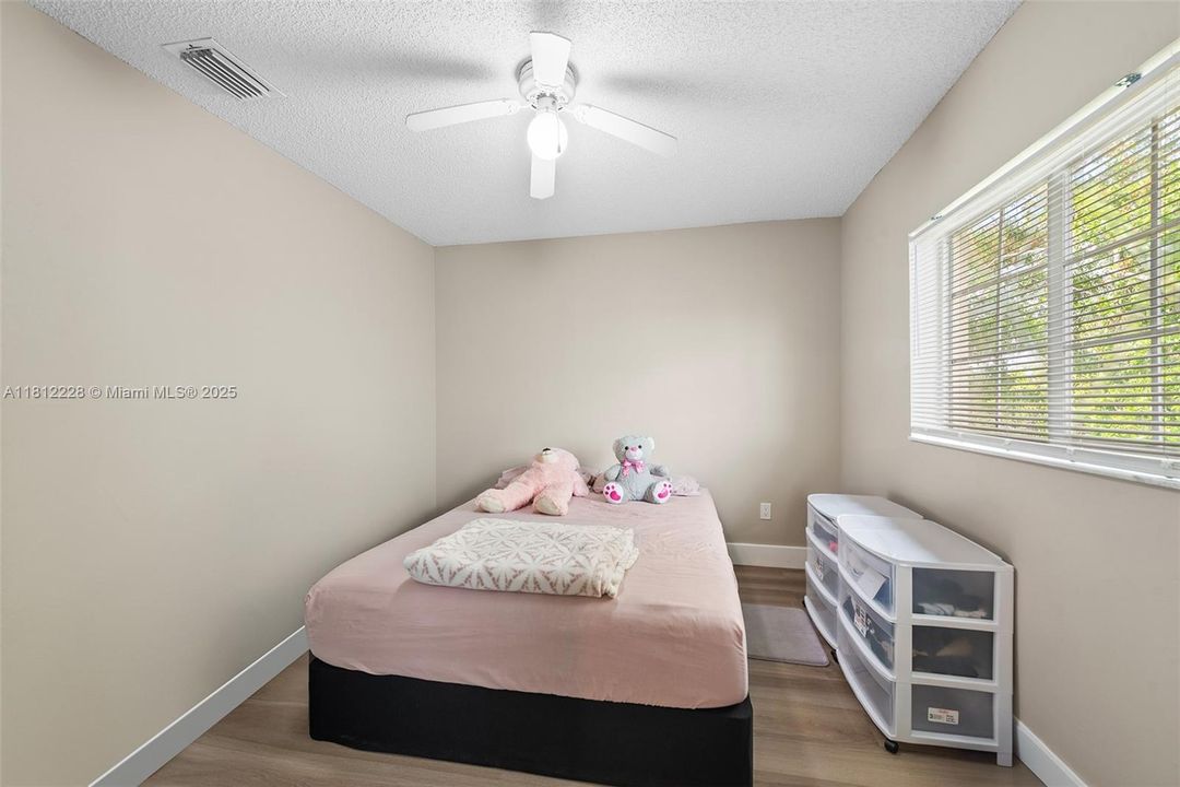 For Sale: $249,000 (2 beds, 1 baths, 749 Square Feet)