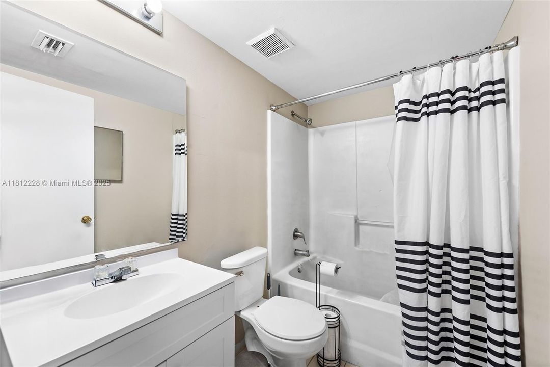 For Sale: $249,000 (2 beds, 1 baths, 749 Square Feet)