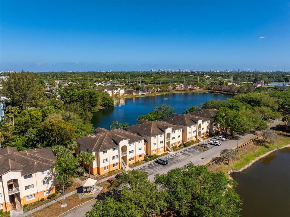 For Sale: $249,000 (2 beds, 1 baths, 749 Square Feet)