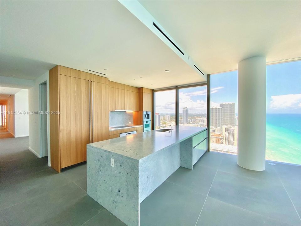 For Sale: $4,475,000 (3 beds, 3 baths, 2913 Square Feet)