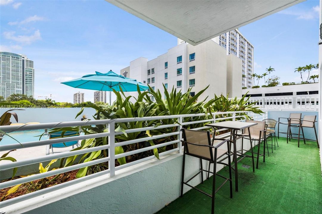 Recently Sold: $519,000 (2 beds, 2 baths, 881 Square Feet)