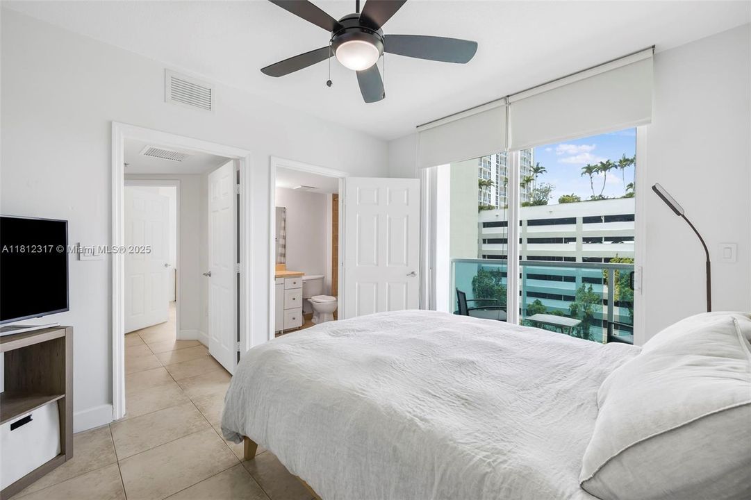 Recently Sold: $519,000 (2 beds, 2 baths, 881 Square Feet)