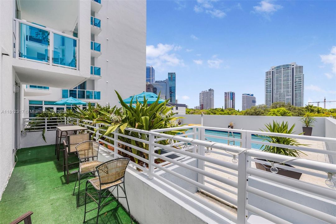 Recently Sold: $519,000 (2 beds, 2 baths, 881 Square Feet)