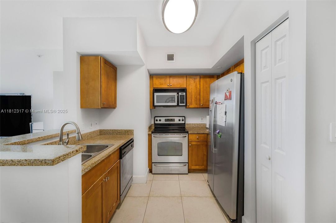 Recently Sold: $519,000 (2 beds, 2 baths, 881 Square Feet)