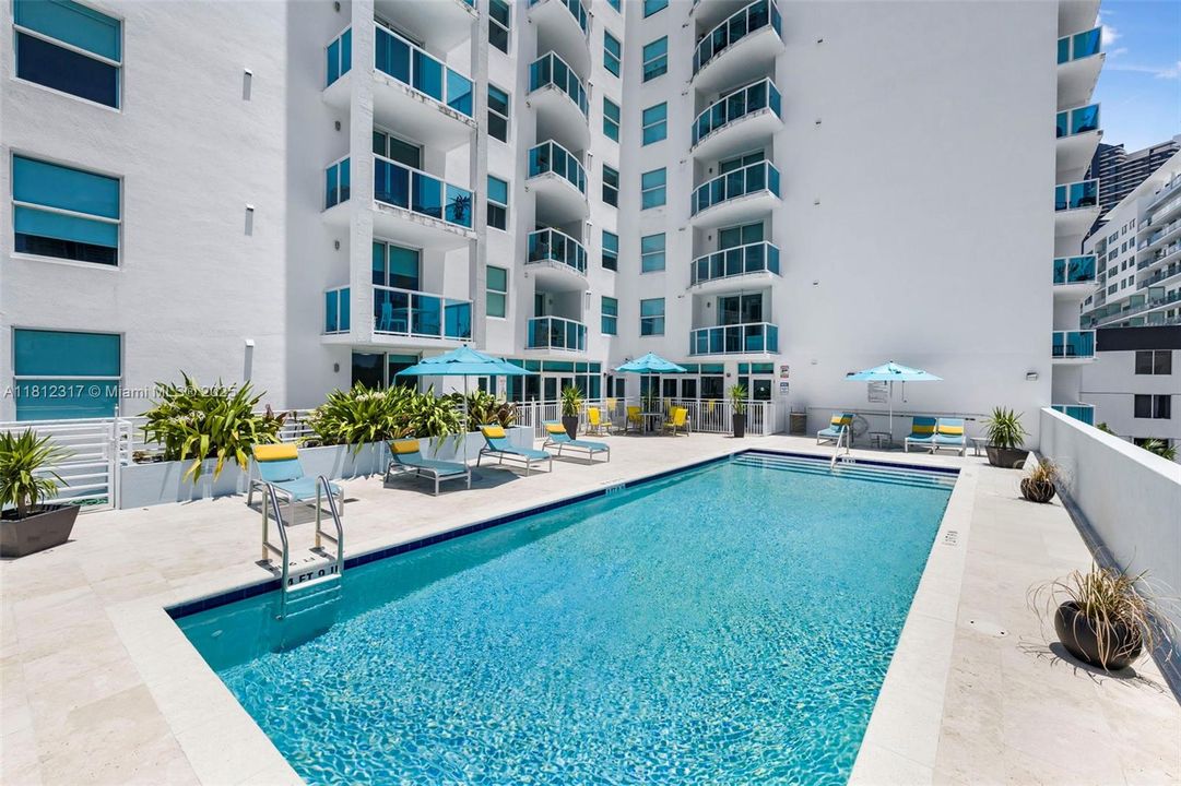 Recently Sold: $519,000 (2 beds, 2 baths, 881 Square Feet)