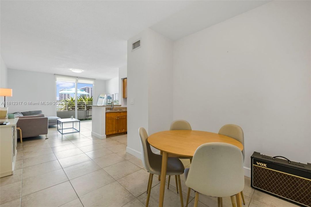 Recently Sold: $519,000 (2 beds, 2 baths, 881 Square Feet)