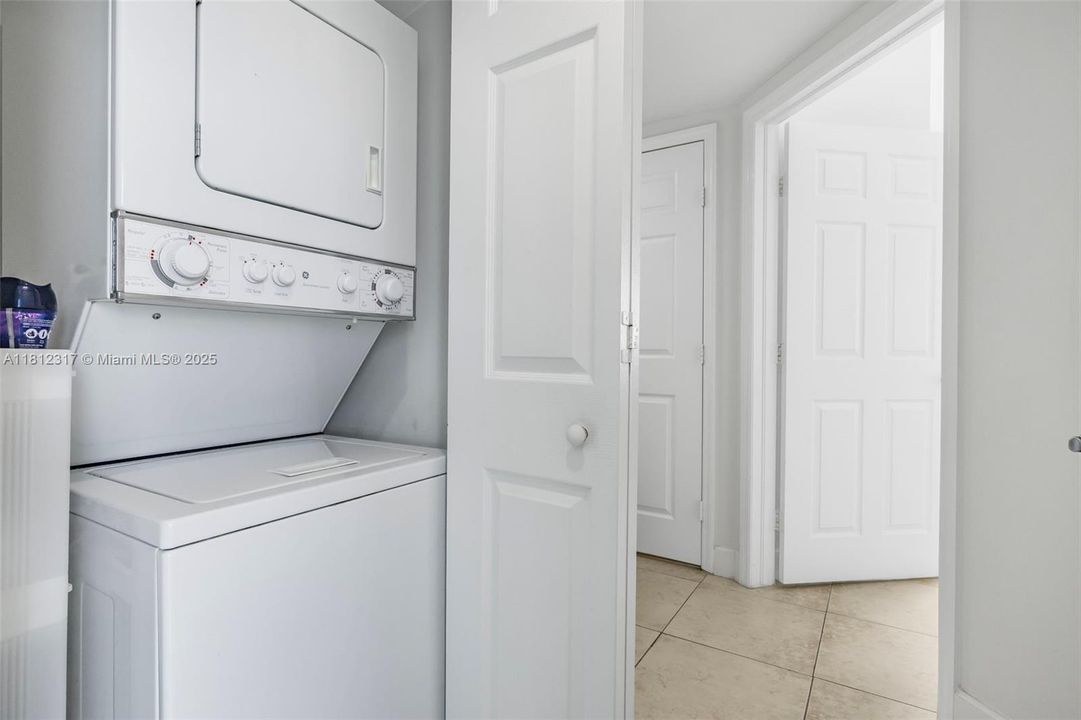 Recently Sold: $519,000 (2 beds, 2 baths, 881 Square Feet)