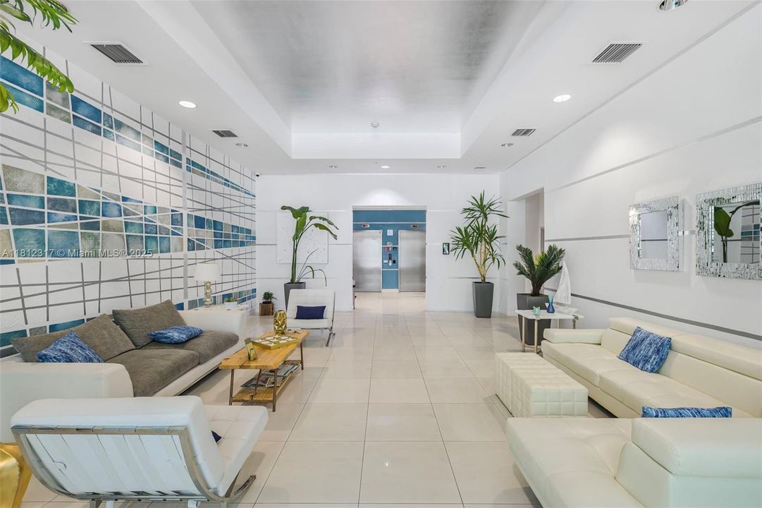 Recently Sold: $519,000 (2 beds, 2 baths, 881 Square Feet)