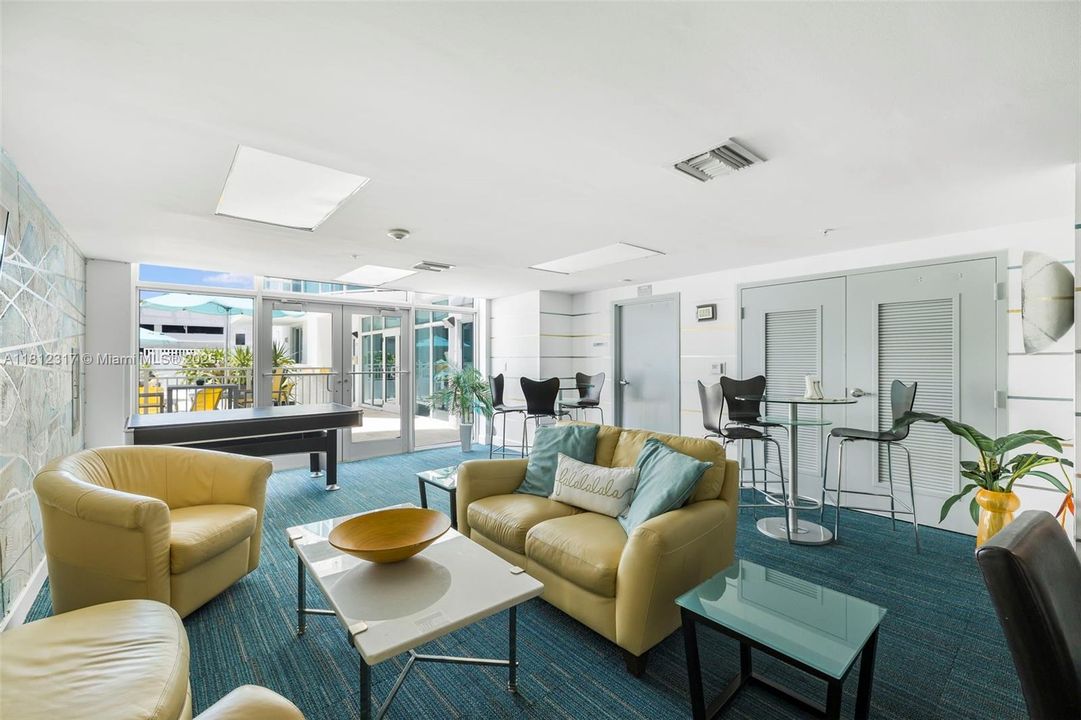 Recently Sold: $519,000 (2 beds, 2 baths, 881 Square Feet)