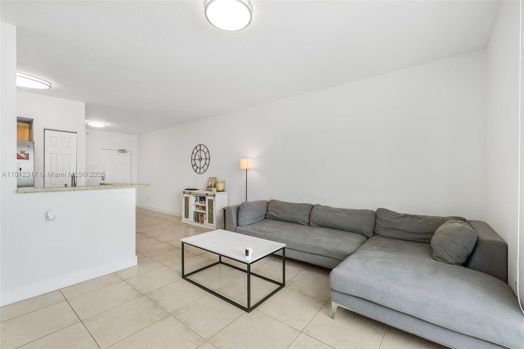 Recently Sold: $519,000 (2 beds, 2 baths, 881 Square Feet)
