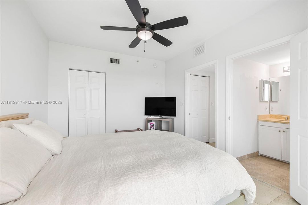 Recently Sold: $519,000 (2 beds, 2 baths, 881 Square Feet)