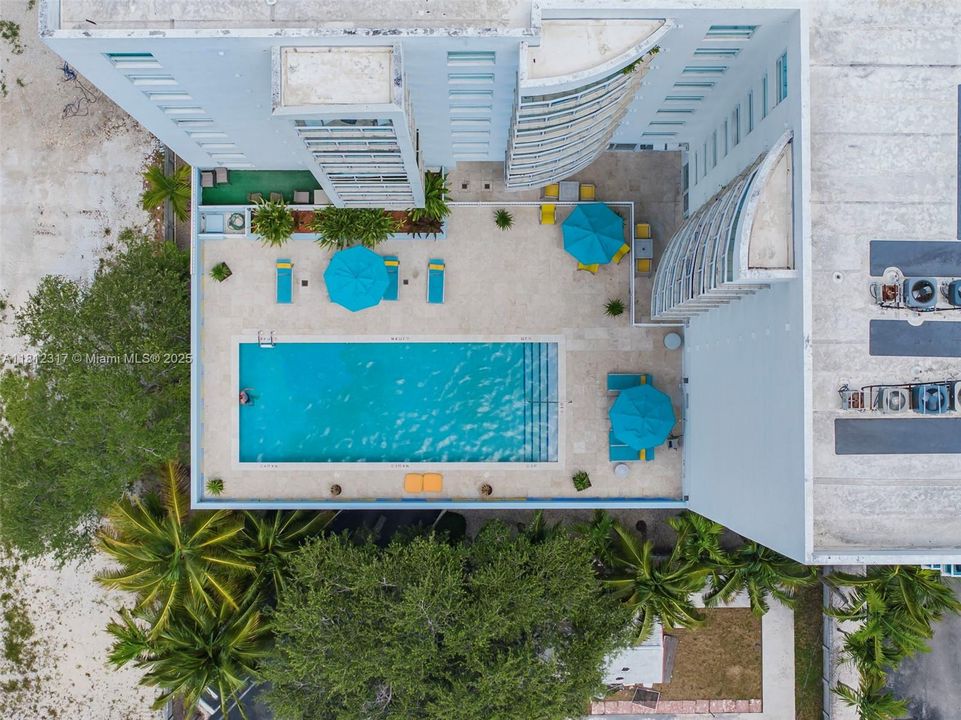 Recently Sold: $519,000 (2 beds, 2 baths, 881 Square Feet)