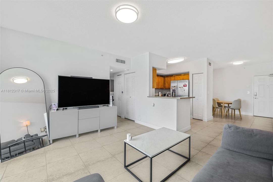 Recently Sold: $519,000 (2 beds, 2 baths, 881 Square Feet)