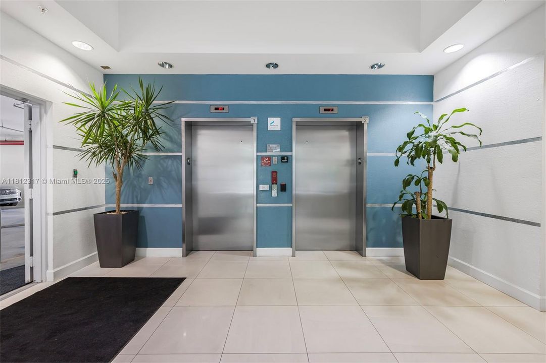 Recently Sold: $519,000 (2 beds, 2 baths, 881 Square Feet)