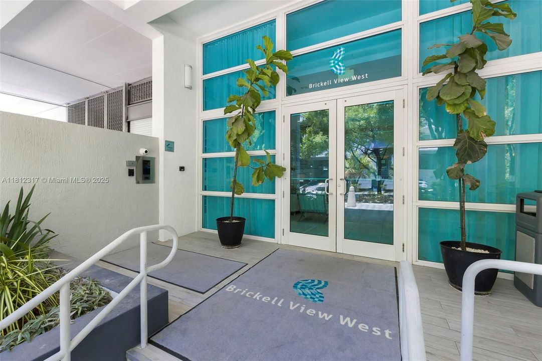 Recently Sold: $519,000 (2 beds, 2 baths, 881 Square Feet)