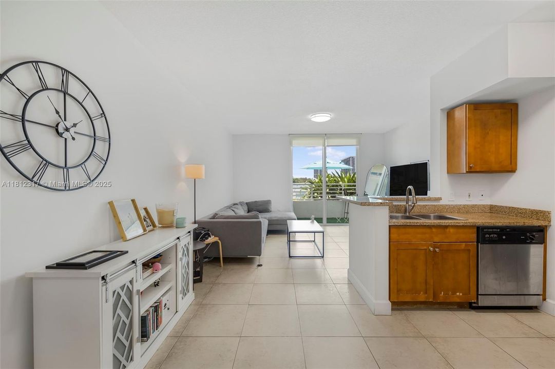 Recently Sold: $519,000 (2 beds, 2 baths, 881 Square Feet)