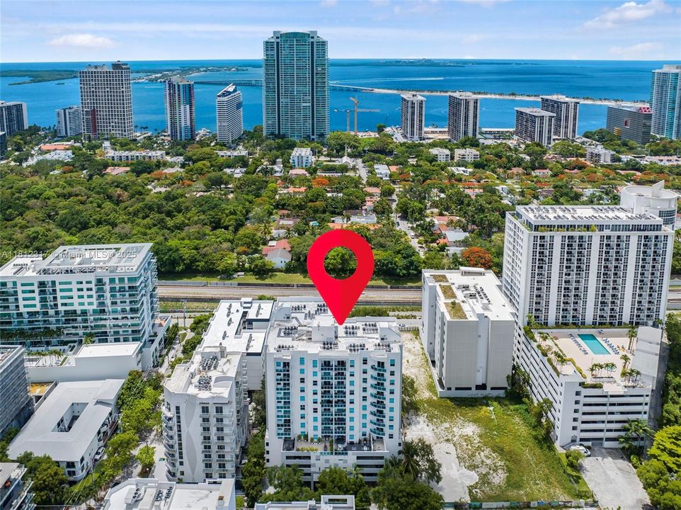 Recently Sold: $519,000 (2 beds, 2 baths, 881 Square Feet)